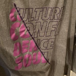 Long sleeve gray t-shirt with saying on front